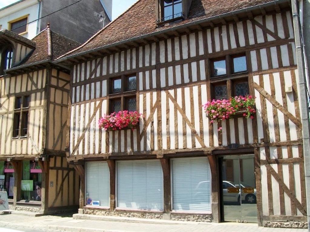 Le Clos Saint Nizier Troyes - Cathedrale- Parking - Wifi エクステリア 写真